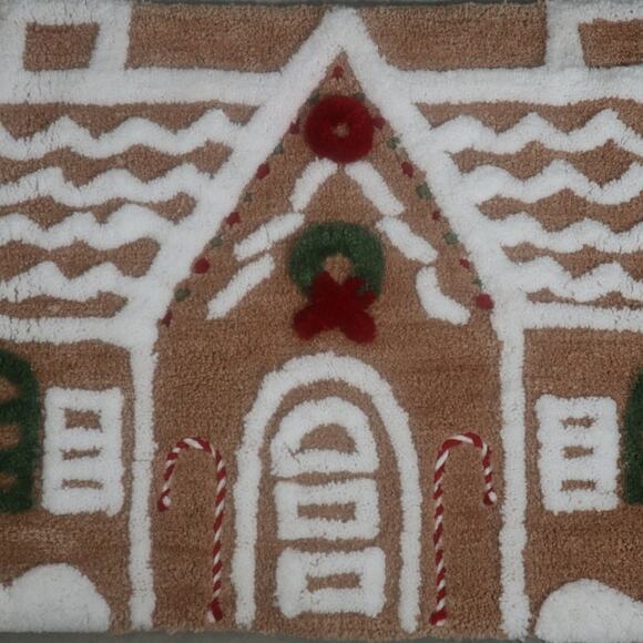 Cupcakes & Cashmere Gingerbread House Bath Rug Mat NWT - Picture 3 of 3